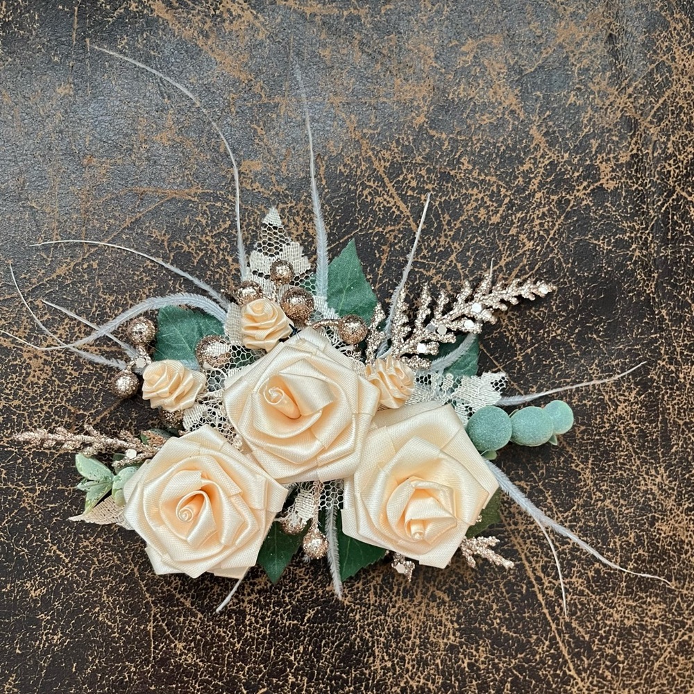 Elegant Cream Floral Hair Accessory